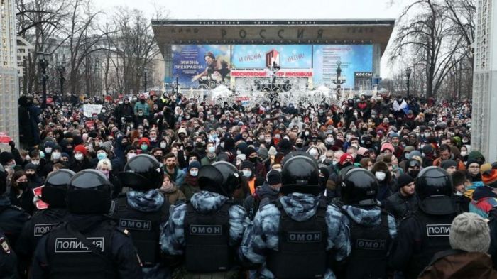 Bloomberg сообщил о беспокойстве российских властей из-за протестов в поддержку Навального 