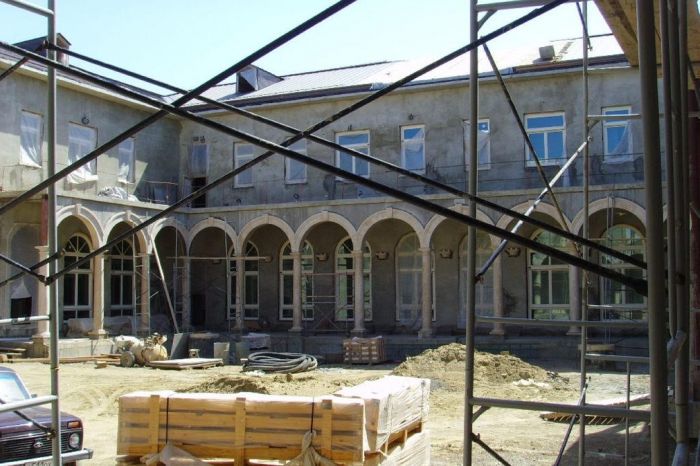 16-этажный бункер, «Димина дача» и две аквадискотеки: «Медуза» поговорила со строителями «дворца Путина» 