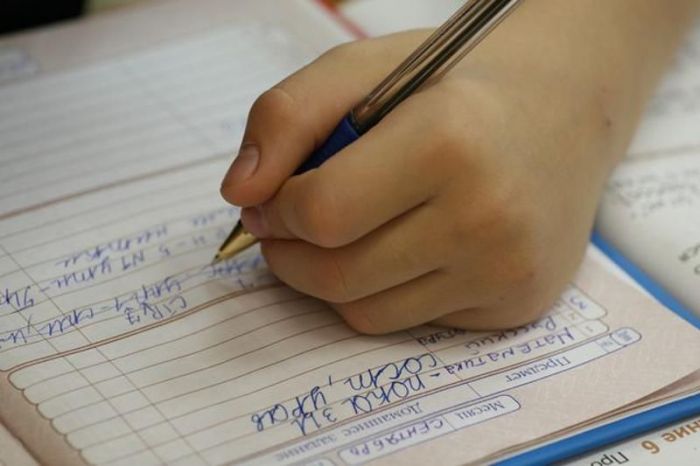 Снижение нагрузки на школьников: как Минобразования выполнит поручение Токаева 