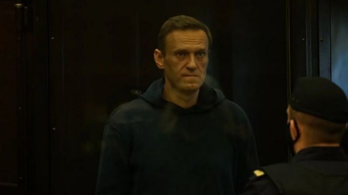Суд отправил Навального в колонию по делу "Ив Роше"
