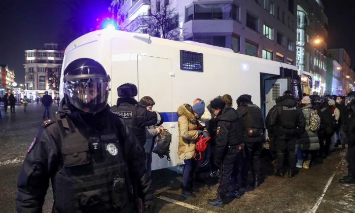 Протесты после суда над Навальным: задержаны более 1000 человек 