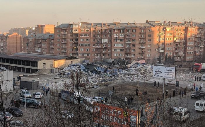 Во Владикавказе после взрыва обрушился супермаркет 