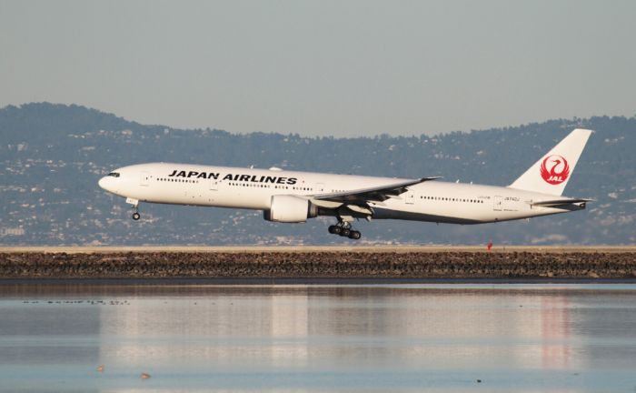 Boeing попросила приостановить полеты лайнеров 777 после инцидента в США 