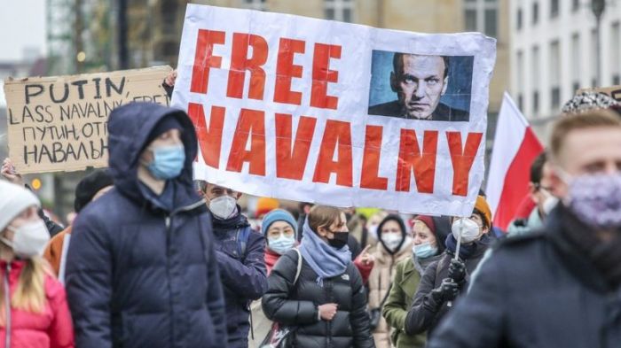 "Отпор, сдерживание, сотрудничество". ЕС вводит новые санкции против России из-за Навального 