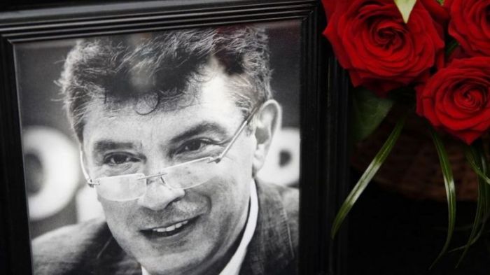 В акции памяти Немцова в Москве приняли участие более 10 тыс. человек