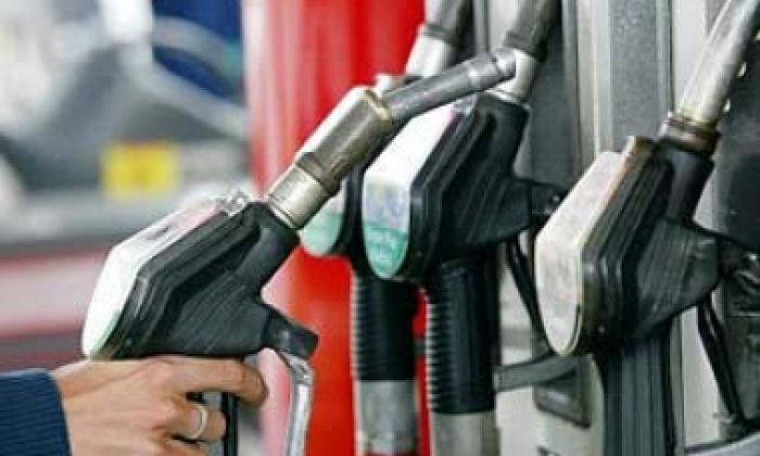 Казахстанские бизнесмены продают бензин на 20 тенге выше установленной цены