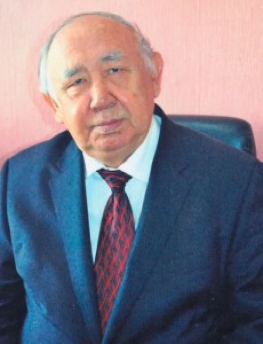 В Алматы скончался известный поэт Туманбай Молдагалиев