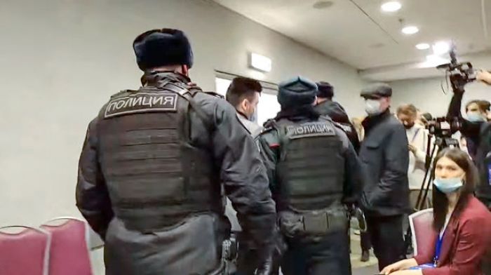 На форуме депутатов в Москве - массовые задержания 