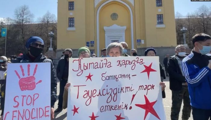 Митинг против китайской экспансии и продажи земли прошёл в Алматы