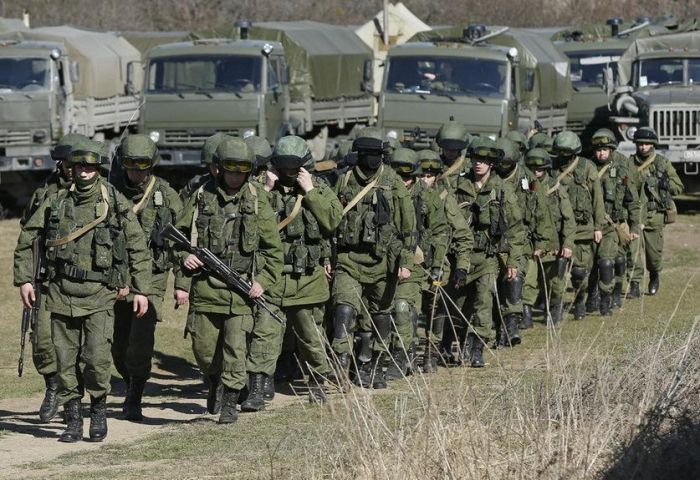 New York Times: Россия стягивает к границе с Украиной войска