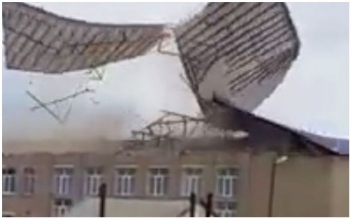 Ветер сорвал крышу школы в Суюндуке 