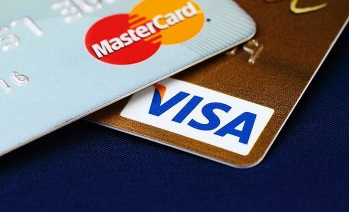 В Кремле допустили отключение России от Visa и MasterCard из-за санкций 