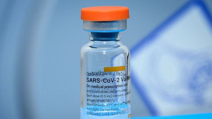 В Украине началась вакцинация китайским препаратом CoronaVac