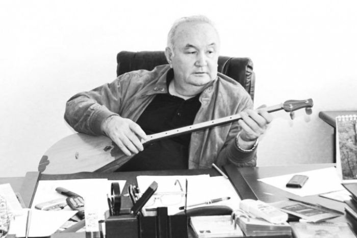 Умер известный казахстанский поэт Есенгали Раушанов