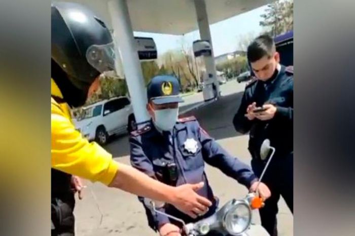 У курьеров забирают мопеды в Алматы: подробности от полиции