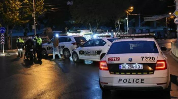 Вооруженный мужчина захватил заложников в банке в Тбилиси 