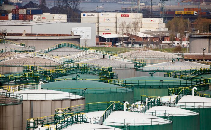 Bloomberg сообщил об истощении накопленных за пандемию запасов нефти 