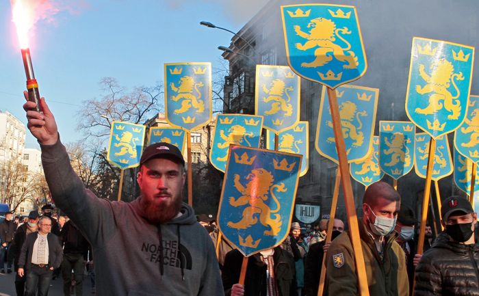 По Киеву прошли участники марша в честь дивизии СС "Галичина", пообещавшие "воевать в Москве"