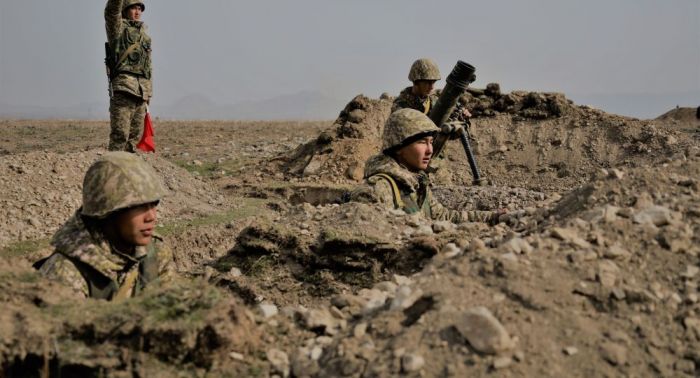 Перестрелка продолжается, Кыргызстан усиливает военное присутствие 