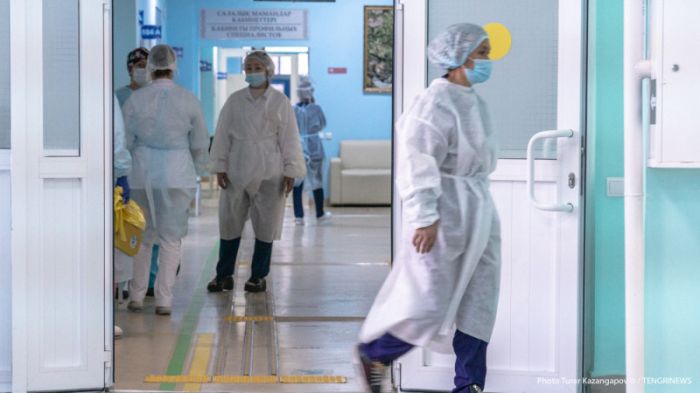 Зарплату в 561 тысячу тенге пообещали врачам Казахстана