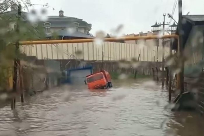 Дожди затопили улицы Алматы