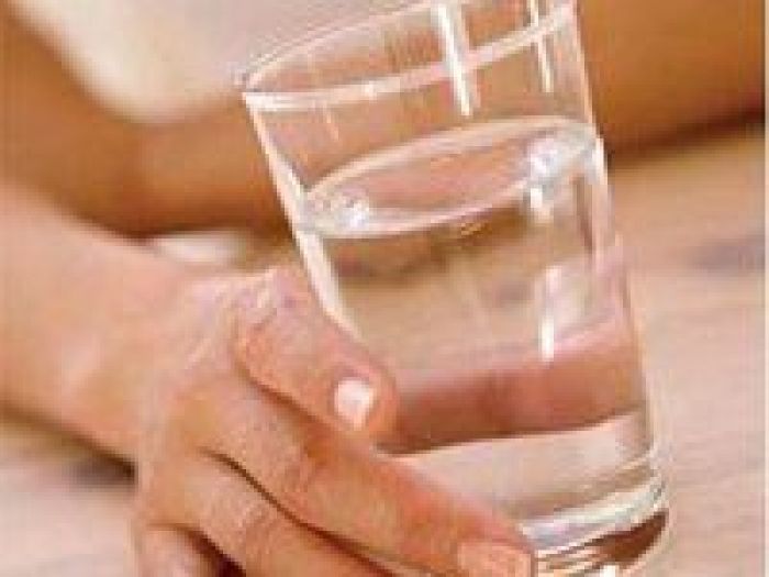 Сенатор Жылкышиев: Три села Атырауской области пьют ядовитую воду