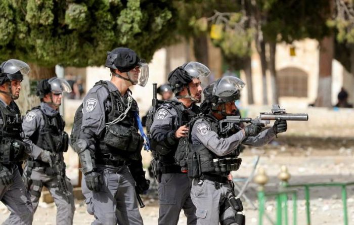 На Храмовой горе в Иерусалиме возобновились столкновения между мусульманами и израильской полицией
