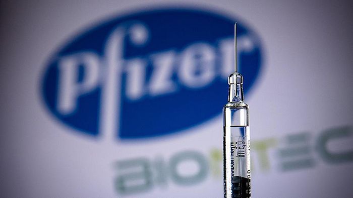 В США одобрили использование вакцины Pfizer для подростков 