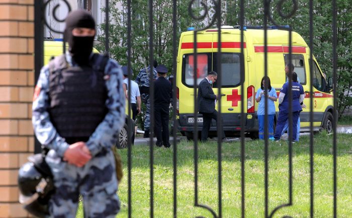 Власти уточнили число погибших при стрельбе в казанской школе