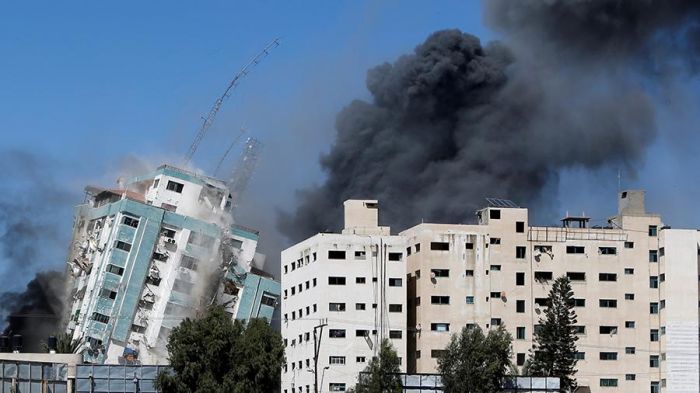Израиль разрушил здание в Газе, где находятся бюро Associated Press и Al-Jazeera 