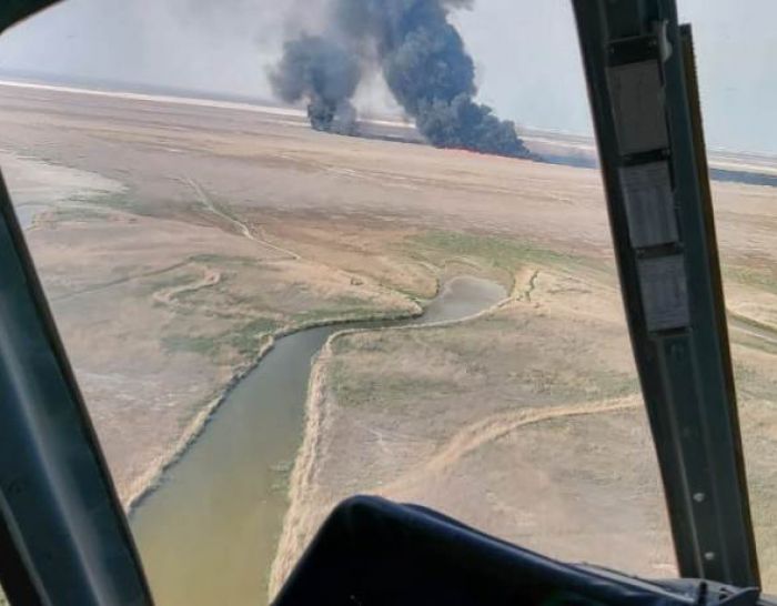 Пожар в приморских камышах тушили с вертолёта 