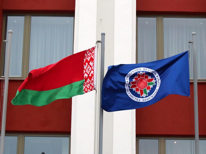 Минск потребовал от всех сотрудников посольства Латвии покинуть Белоруссию