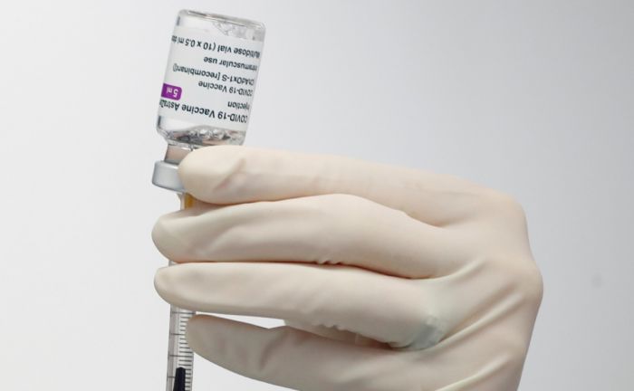 Немецкие учёные заявили, что нашли связь вакцины AstraZeneca с тромбами 