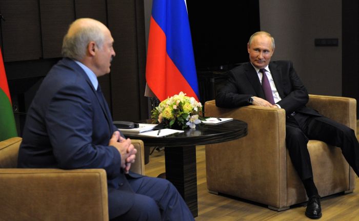 Путин, начиная встречу с Лукашенко, прокомментировал ситуацию с рейсом Ryanair словами "всплеск эмоций" 