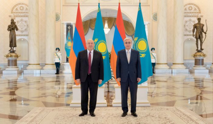 Токаев встретился c президентом Армении