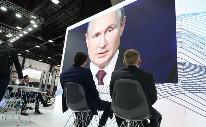 Путин фразой «мы должны всех кормить?» ответил на слова Зеленского о газе 