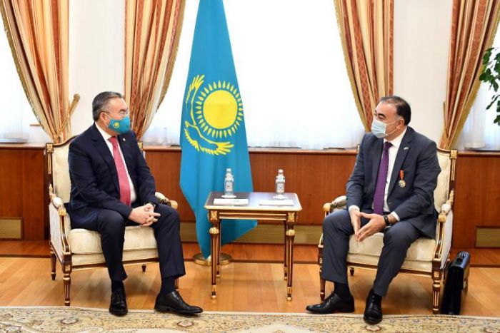Глава МИД Казахстана встретился с послом Азербайджана