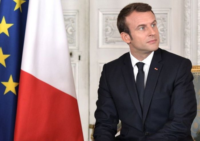 Во Франции мужчина дал пощечину президенту Макрону