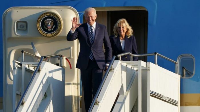 «А потом встречусь с мистером Путиным». Байден прибыл в Британию