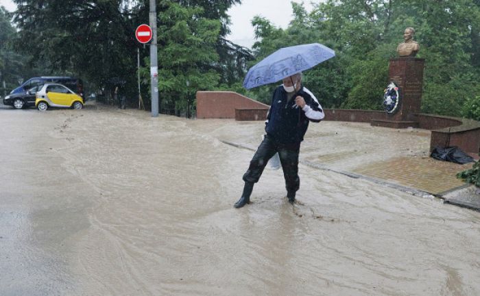 Ялту закрыли из-за наводнения и объявили эвакуацию