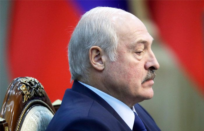 Лукашенко заявил об отказе Белоруси принимать самолеты с Украины