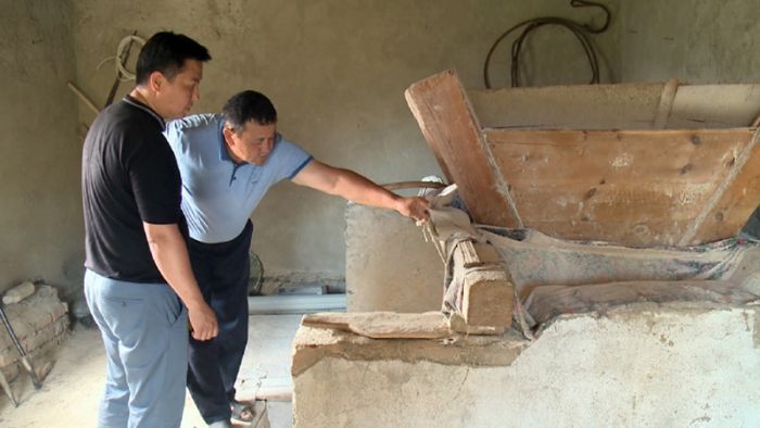 Экопродукты при помощи водяной мельницы производит житель села Бесарык