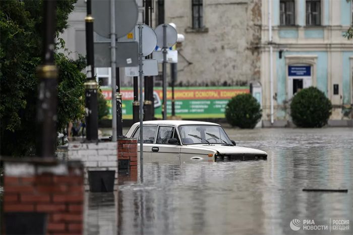 Минобороны усилит группировку для помощи жителям Крыма после наводнения