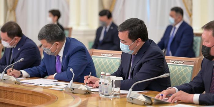 Токаев: Акимы, похоже, самоустранились от проведения кампании по вакцинации граждан 