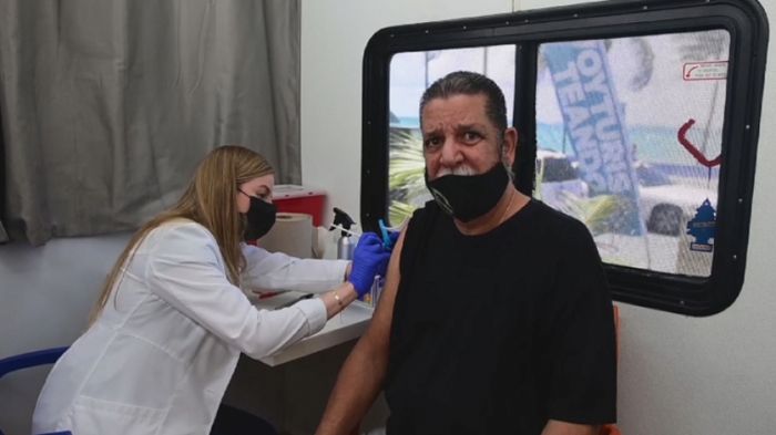Жителей Пуэрто-Рико вакцинируют от COVID-19 на пляжах
