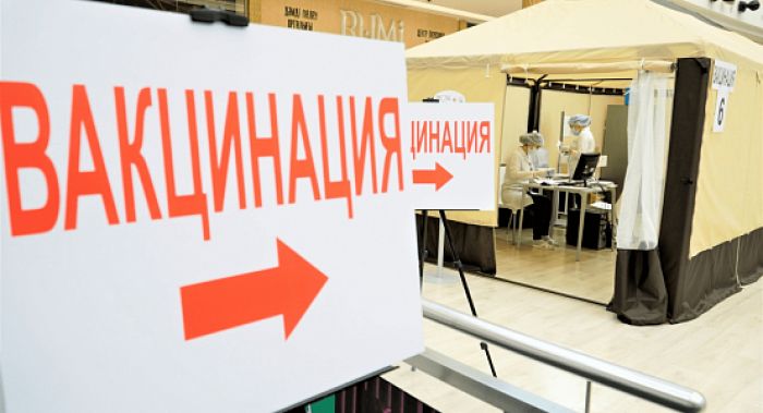 Невакцинированным ограничат допуск на работу на большинстве объектов Казахстана 