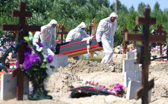В России четвертый день подряд зафиксировали рекорд смертности от COVID 