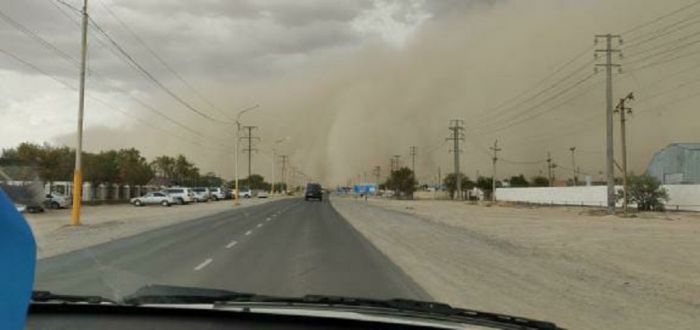 Жанаозен накрыла пыльная буря, а потом прошёл ливень 