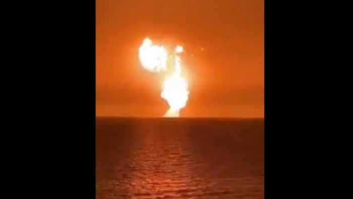 Мощный взрыв произошел на Каспийском море
