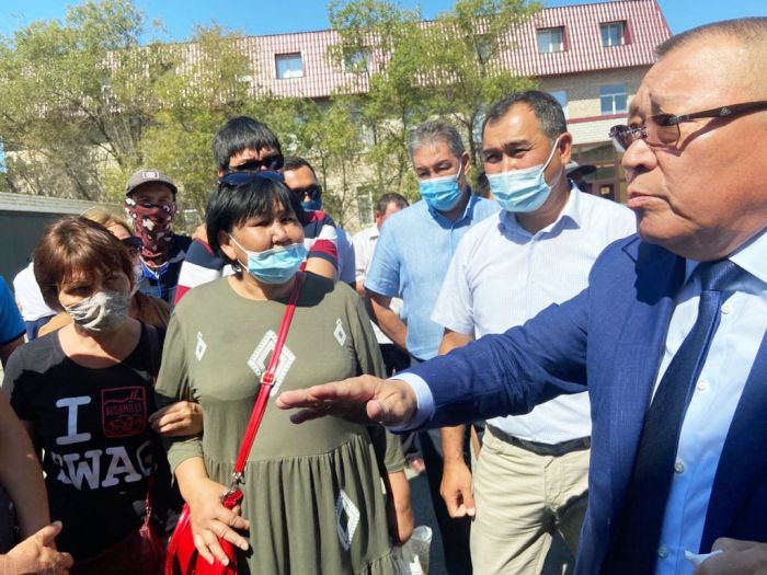 В Атырау тепловики провели митинг против принудительной вакцинации
